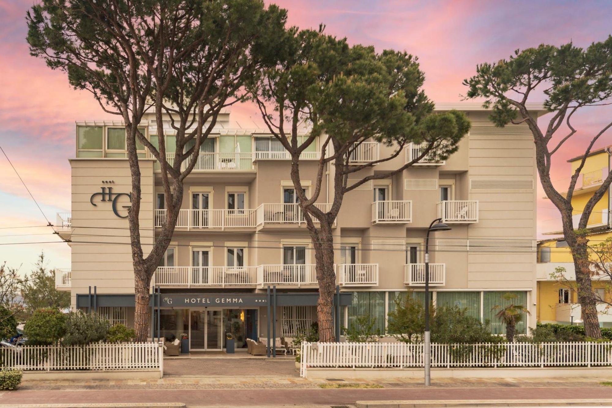 Hotel Gemma Ричоне Екстериор снимка